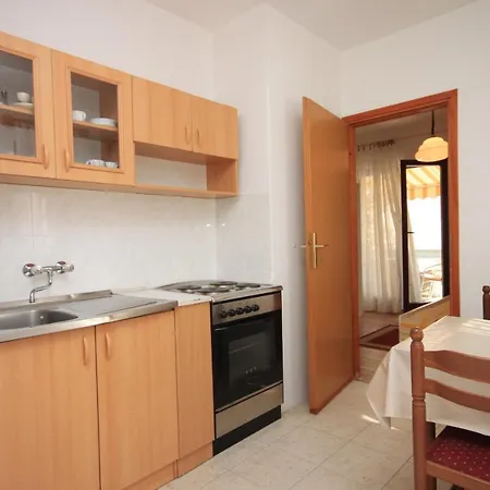 Apartman With Parking Space - 7023 Poreč