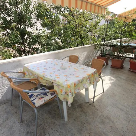 With Parking Space - 7023 Appartement