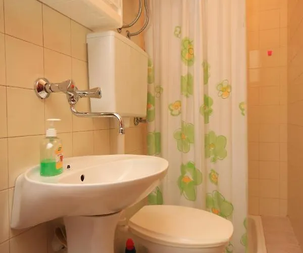 With Parking Space - 7023 Lägenhet *